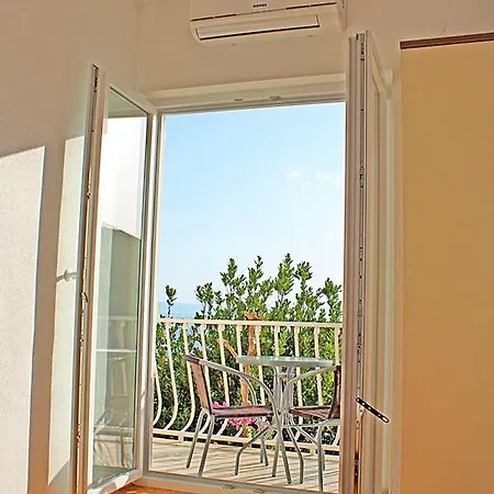 Bougainvillea Guest house *
